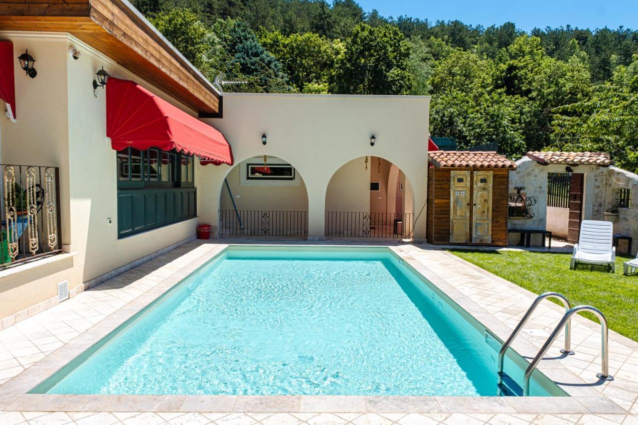 Bed and Breakfast Aria Di Bosco LʼAquila Exterior foto